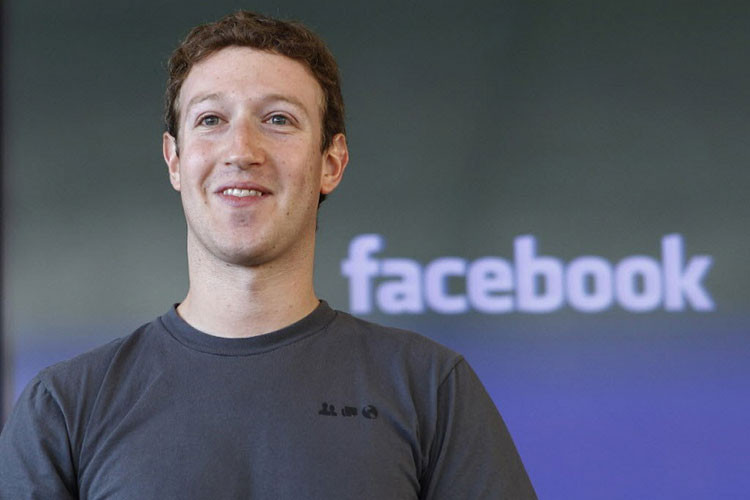 4. Mark Zuckeberg, CEO Facebook. Xếp hạng trong Top quyền lực: 13. Tài sản tính đến ngày 9/5: 72,5 tỷ USD. Mạng xã hội lớn nhất hành tinh Facebook vừa phải đối mặt với cuộc khủng hoảng lớn chưa từng có kể từ ngày thành lập. Bê bối xuất phát từ việc hãng này cho phép Cambridge Analytica tiếp cận trái phép dữ liệu của 50 triệu người dùng Mỹ trong chiến dịch bầu cử tổng thống năm 2016. Mark Zuckerberg, người sáng lập và CEO Facebook phải hứng chịu không ít lời chỉ trích, thậm chí một số nhà đầu tư còn đề nghị ông từ chức.