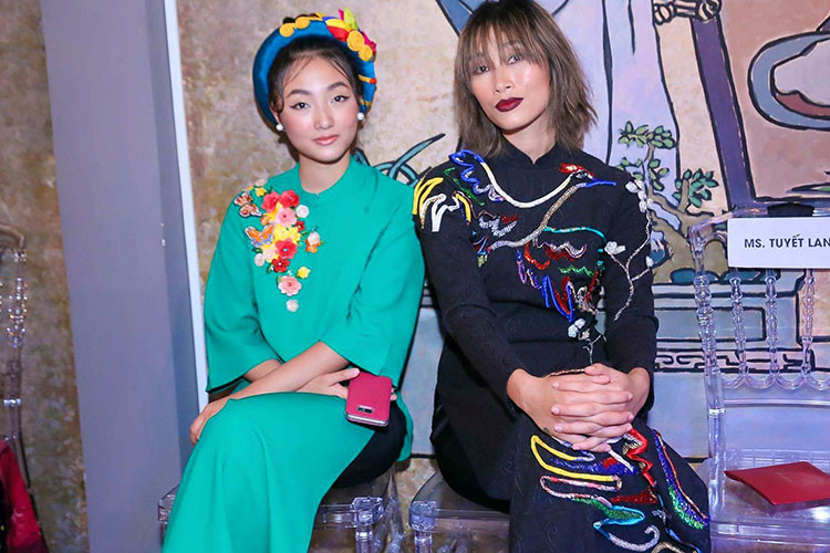 Hình ảnh Linh Khiếu bên chị gái Trang Khiếu.