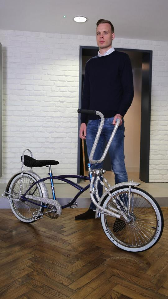 Chiếc xe đạp đính 25.000 viên đá quý chuẩn bị được bán cho một thiếu niên giàu có với giá 20.000 bảng(~626 triệu đồng)