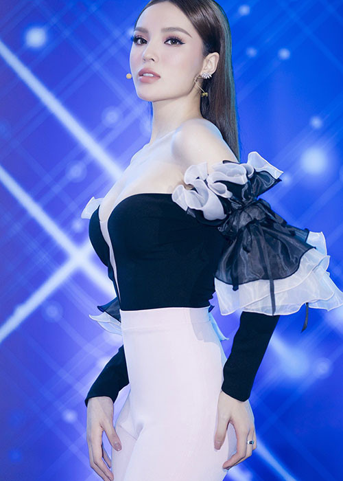 Cuối tháng 3 vừa qua, Hoa hậu Kỳ Duyên lên tiếng thừa nhận đã dao kéo vòng một. Trước đây, cô từng tự ti bởi sở hữu vòng một khá khiêm tốn.