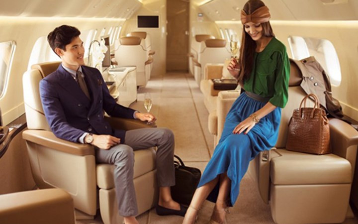 Chuyến đi kéo dài 19 ngày với chủ đề ẩm thực. Du khách được đưa đón tận nơi và di chuyển bằng máy bay riêng. (Ảnh: Billionaire)