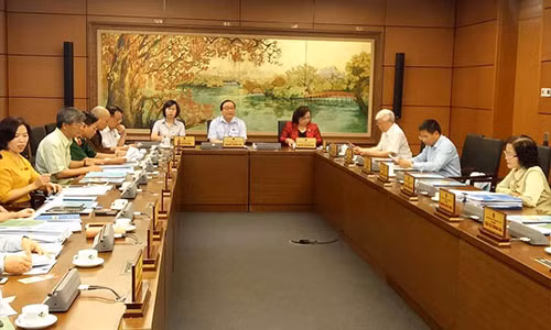 Quốc hội thảo luận ở tổ.