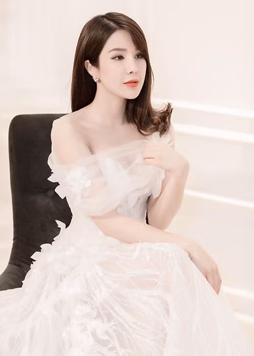 Diệp Lâm Anh tâm sự trước ngày lên xe hoa: "Bỗng một ngày em nhẹ nhàng đến lạ".