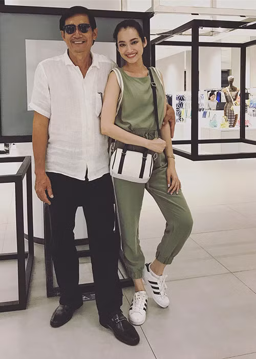 Trúc Diễm chia sẻ hình ảnh bên bố trong chuyến du lịch Thái Lan.