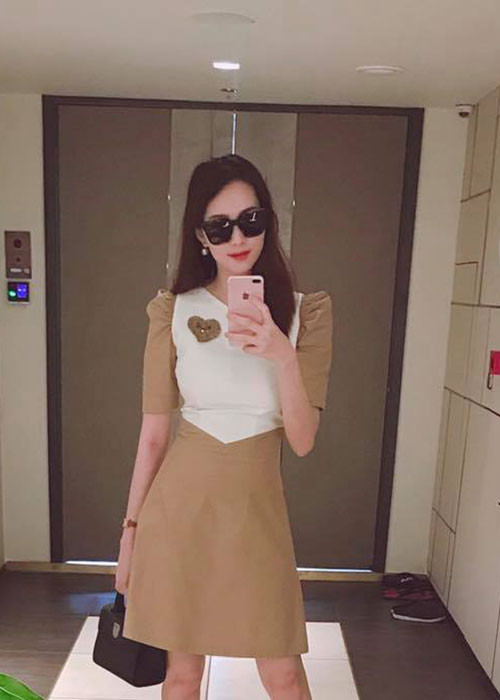 Hot Face sao Việt 24h: Đặng Thu Thảo cho hay công việc vắt sữa mỗi ngày cho con bú là điều khiến cô cảm thấy hạnh phúc.