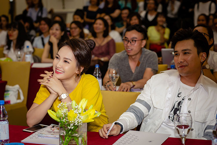 Đạo diễn Nguyễn Khải Anh cho hay anh và đạo diễn Đỗ Thanh Hải bàn nhau nhắm nữ diễn viên Bảo Thanh cho vai Sol vì bản lĩnh diễn xuất của cô qua vài phim gần đây.