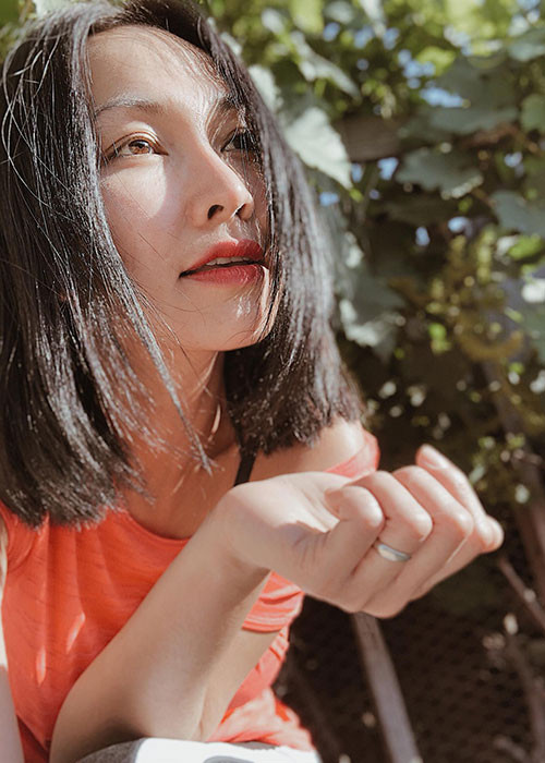 Kim Hiền tâm sự: “1 ngày thật ý nghĩa với mình... công việc, mối quan hệ, gia đình, con cái... mình chỉ cần như vậy thôi nhẹ nhàng nhưng đầy sâu sắc như hôm nay”.