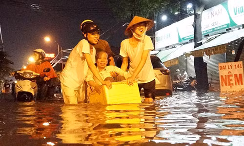 Trận mưa to tối 19/5 vừa qua đã khiến nhiều tuyến phố tại TP.HCM ngập rất sâu.