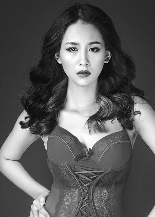 Nói về nghề làm người mẫu ảnh nude nhạy cảm đang theo đuổi, Kim Phương cho hay: “Tôi bán cái đam mê, cái nghệ thuật chứ không hề bán thân xác".