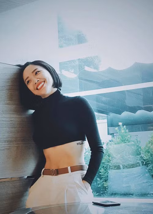 Tóc Tiên khuyên phụ nữ nên tập yêu chính bản thân mình.