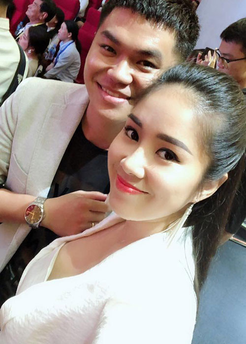 Vợ chồng sao Việt Lê Phương - Trung Kiên đi đâu cũng dính như sam.