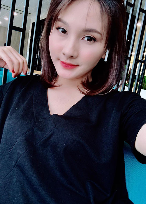 Bảo Thanh ăn uống thất thường, thức khuya dậy sớm vì công việc. "Có lẽ mình sẽ thay đổi từ ngày hôm nay", nữ diễn viên chia sẻ.