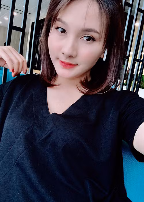 Bảo Thanh ăn uống thất thường, thức khuya dậy sớm vì công việc. "Có lẽ mình sẽ thay đổi từ ngày hôm nay", nữ diễn viên chia sẻ.