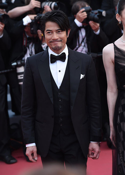 Thiên vương Quách Phú Thành diện vest đen khi tham dự sự kiện.