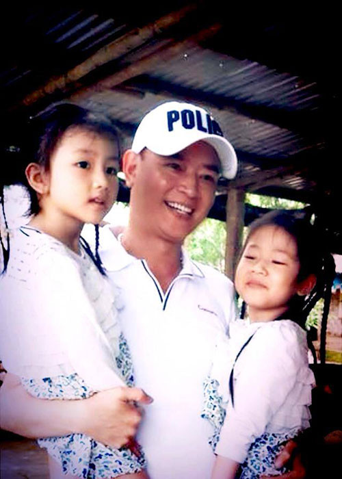 Tùng Dương và người vợ thứ 3 có hai cô con gái xinh xắn.
