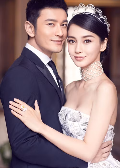 Bức tượng được đúc theo bức ảnh cưới của Huỳnh Hiểu Minh và Angelababy. Ảnh: QQ