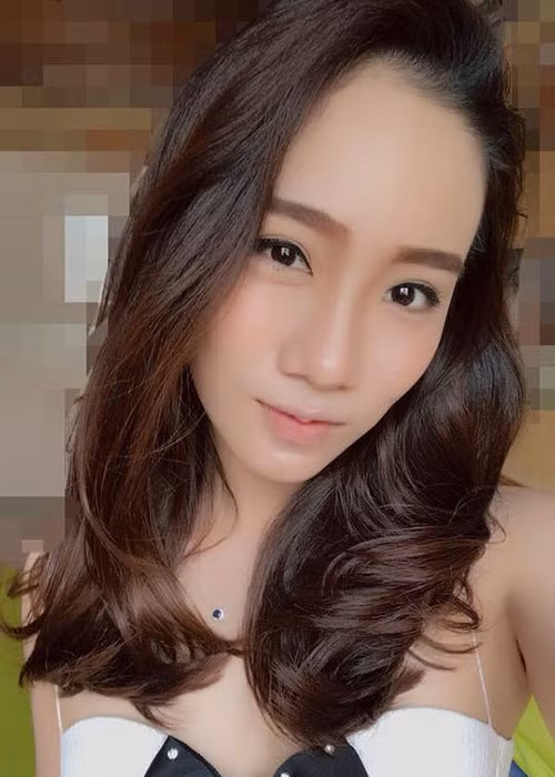 Tố Phạm Anh Khoa gạ tình, Nga My trở thành tâm điểm của dư luận. Nhiều người tò mò cô gái này là ai.