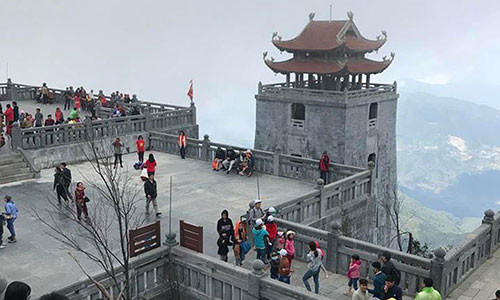 Thời tiết Sa Pa dịp nghỉ lễ khá đẹp, trời chỉ se lạnh.