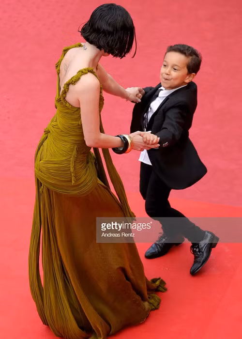 2 diễn viên phim "Climax" nhảy múa tưng bừng được xem là khoảnh khắc lố trên thảm đỏ Cannes năm nay. Ảnh: Getty