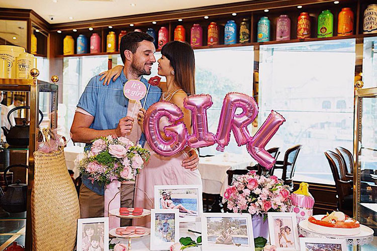 Vợ chồng sao Việt Hà Anh tổ chức tiệc hoành tráng cho con gái sắp chào đời.