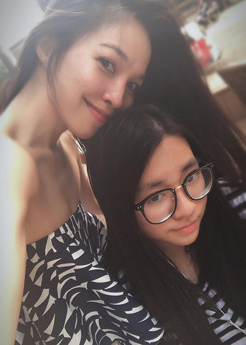 Sau khi sinh con, Hiền Thục bắt đầu lại từ con số 0. 2 năm đầu làm mẹ đơn thân chính là quãng thời gian đầy nước mắt của nữ ca sĩ.