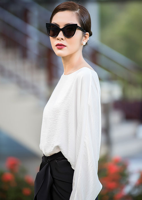 Chiều ngày 26/5, Tăng Thanh Hà có mặt ở Huế để ủng hộ show diễn thời trang của NTK Đỗ Mạnh Cường.