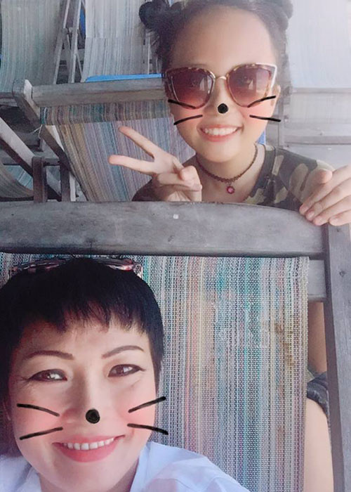 Ở tuổi 13, bé Gà vẫn rất nhí nhảnh. Trên trang cá nhân, cô nhóc thường xuyên cập nhật hình ảnh đời thường đáng yêu của mình.