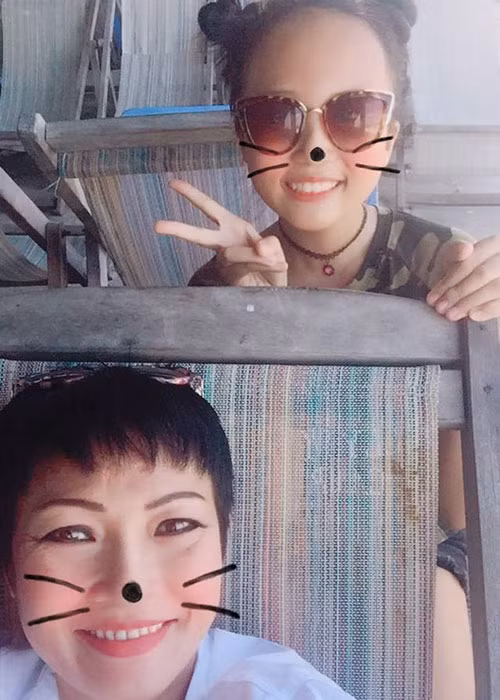 Ở tuổi 13, bé Gà vẫn rất nhí nhảnh. Trên trang cá nhân, cô nhóc thường xuyên cập nhật hình ảnh đời thường đáng yêu của mình.