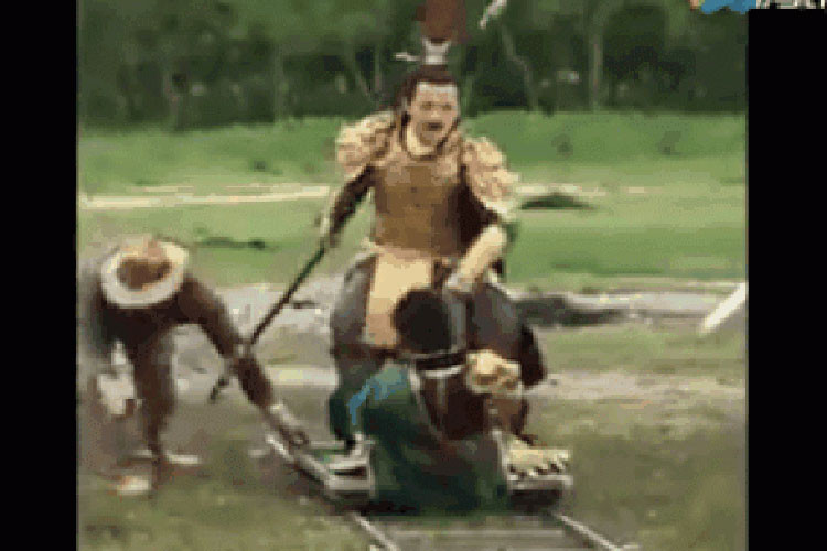 Những cảnh phi nước đại, máy quay thường dí sát vào người diễn viên vì thực tế... chẳng có con ngựa nào cả.