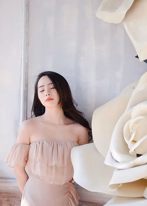 Sau khi lấy chồng, Quỳnh Nga ngày càng đẹp mặn mà.