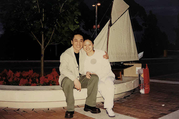 Trải qua 1 lần đò, Trương Nghệ Mưu hẹn hò với một số mỹ nhân trong đó có Củng Lợi. Sau khi chia tay Củng Lợi, ông tái hôn với Trần Đình.