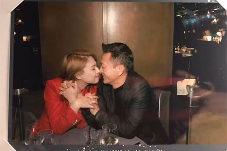 Ở tuổi 41, nữ ca sĩ mới có được tổ ấm hạnh phúc của riêng mình. Trước đó, Thanh Thảo trải qua không ít mối tình nhưng đều có cái kết không viên mãn. Ảnh: FBNV