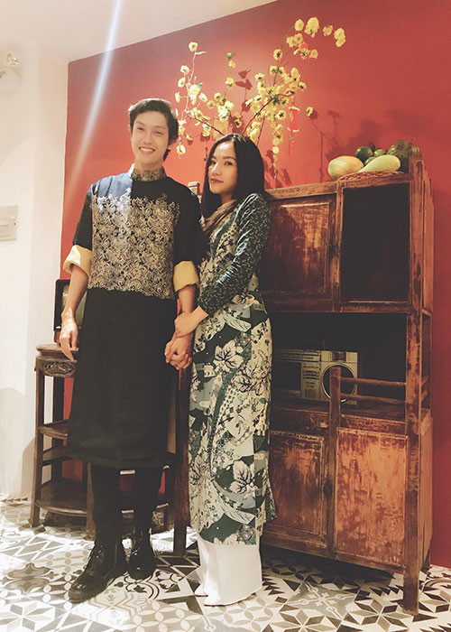 Lý Phương Châu và Hiến Sến tình tứ đón Tết Nguyên Đán.