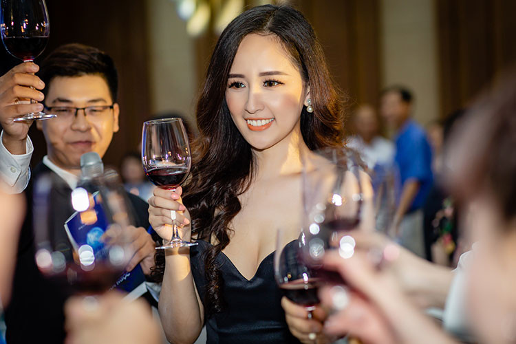 Mai Phương Thúy hiện ít xuất hiện tại các sự kiện nhưng vẫn giữ được độ hot.
