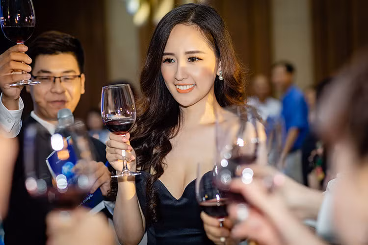 Mai Phương Thúy hiện ít xuất hiện tại các sự kiện nhưng vẫn giữ được độ hot.