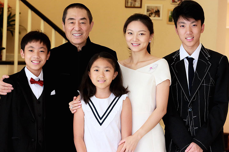 Gia đình 5 thành viên của Trương Nghệ Mưu thường xuyên đi du lịch.