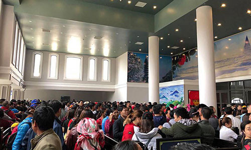 Ga Hoàng Liên luôn trong tình trạng quá tải.