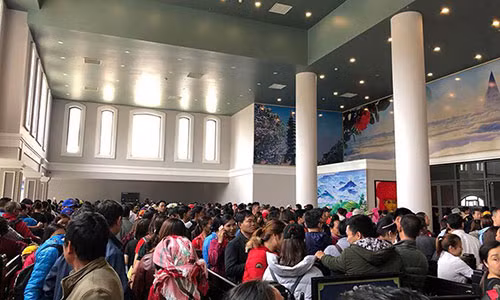 Ga Hoàng Liên luôn trong tình trạng quá tải.