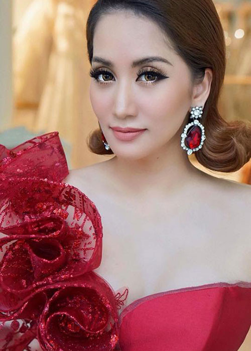 Phan Hiển nịnh vợ: “Em có nhà sao không ở, lại chuyển hộ khẩu vào tim anh”.