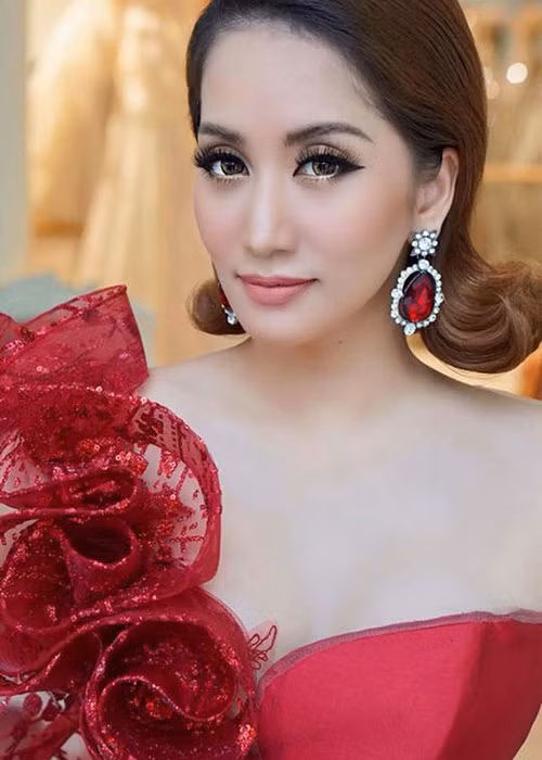 Phan Hiển nịnh vợ: “Em có nhà sao không ở, lại chuyển hộ khẩu vào tim anh”.