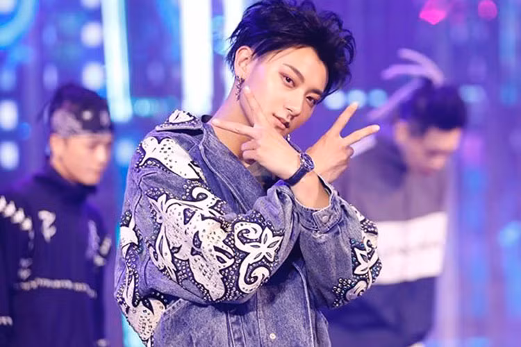 Hoàng Tử Thao sinh năm 1993, là con trai của Hoàng Trung Đông - doanh nhân giàu có nhất nhì Thanh Đảo. Ảnh: FBNV