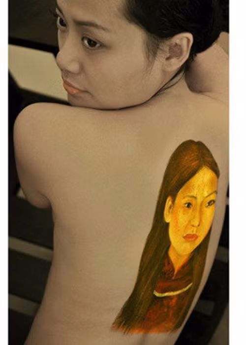 “Tôi tham gia công việc làm mẫu với mục đích trong sáng, ủng hộ cho những dự án từ thiện", Hồng Ánh chia sẻ về lần làm mẫu body painting. Ảnh: Tuoitre