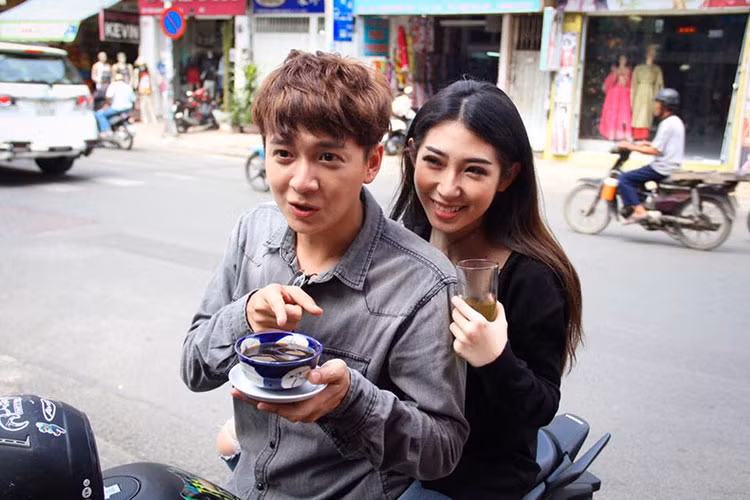 Từng lảng tránh khi bị hỏi, năm 2017, Ngô Kiến Huy tiết lộ lý do chưa cưới bởi anh cảm thấy chưa tự tin khi thu nhập còn bấp bênh dù hoạt động trong làng giải trí đã lâu.