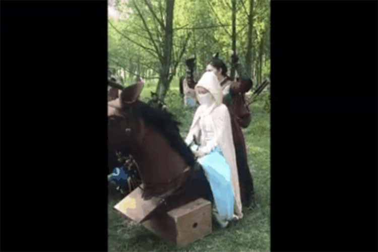 Thông thường, những chú "bảo mã" chỉ có phần đầu để tạo hiệu ứng trước máy quay.