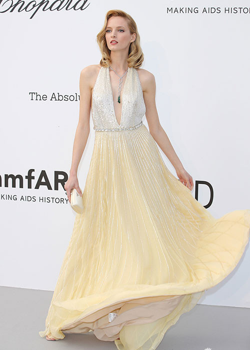 Chân dài người Nga Daria Strokous xinh như nàng công chúa.