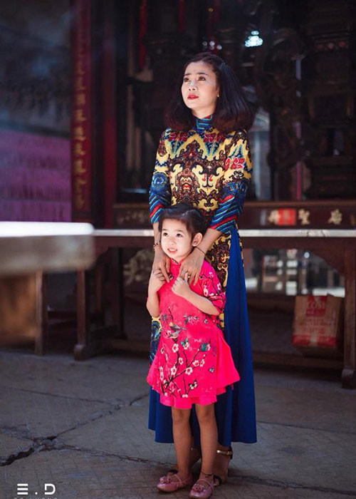 Làm mẹ đơn thân, Mai Phương từng túng thiếu khi mang bầu. Vì không có nguồn thu, cô sống với 1-2 triệu đồng/tháng. Đó là số tiền các sư thầy đưa cho khi sử dụng chiếc xe của cô.