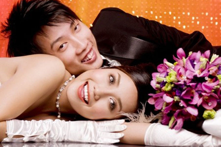 Ốc Thanh Vân và ông xã quen nhau từ thời học trung học phổ thông. Trước đám cưới, cả hai từng chia tay và quen người khác. Tuy nhiên, vì vẫn còn yêu nhau nên cặp đôi đã tái hợp. Ảnh: Thegioidienanh