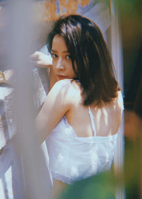 Nữ diễn viên sinh năm 1993 chia sẻ, bộ ảnh của cô được thực hiện theo chủ đề thanh xuân.