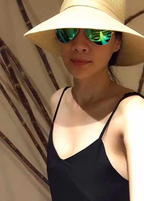 Thân Thúy Hà bày tỏ: “Tự nhiên thấy vui, yêu mình yêu đời”.