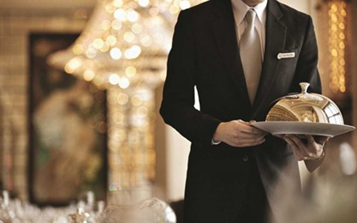 Giới "đại gia" hầu như không tiếc tiền để thưởng thức những món ăn đẳng cấp nhất trong chuyến du lịch. (Ảnh: Toronto Sun)